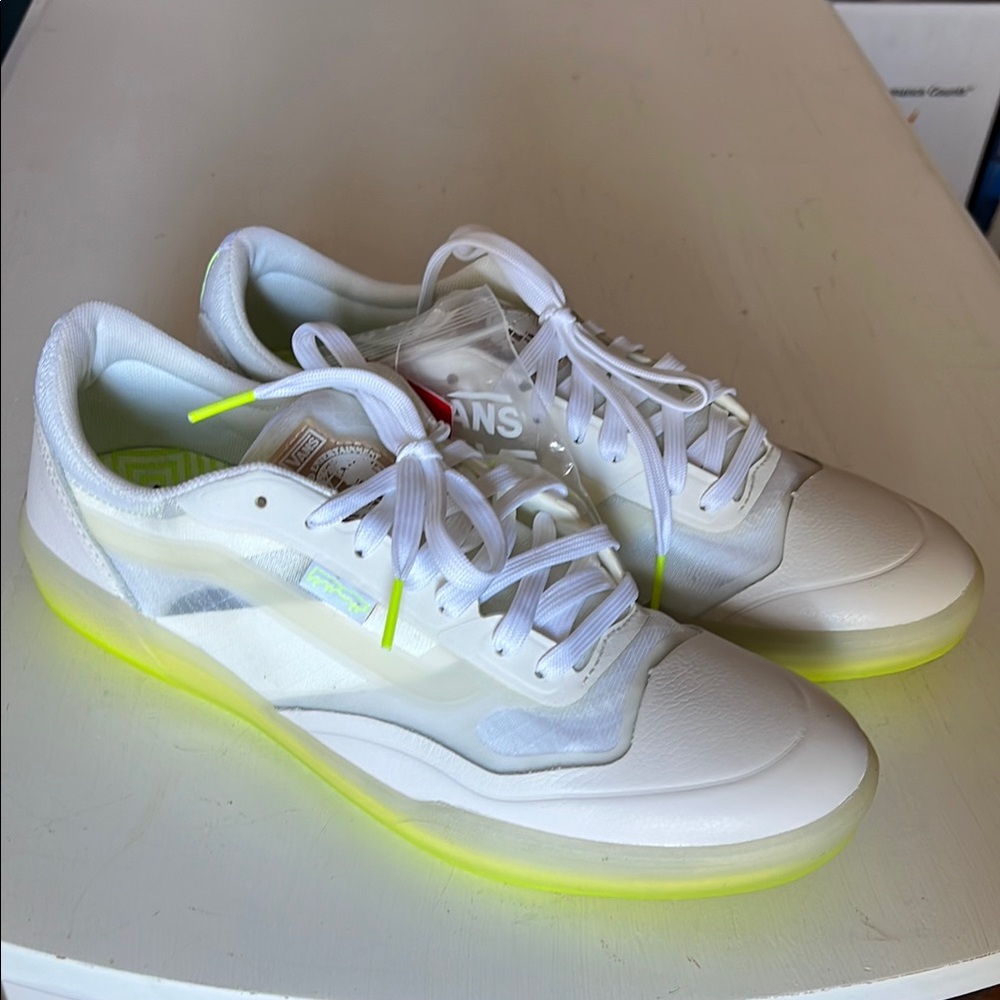 Vans FA World Entertainment Pro Sneakers | Men’s 10 | White/Neon Green